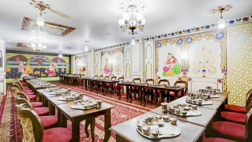 The Royal Ville Agra - Family & Corporate Hotel Exteriör bild