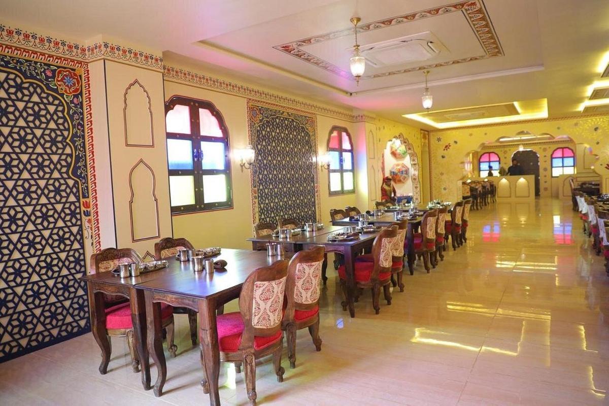 The Royal Ville Agra - Family & Corporate Hotel Exteriör bild