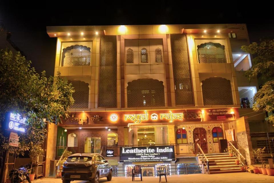 The Royal Ville Agra - Family & Corporate Hotel Exteriör bild
