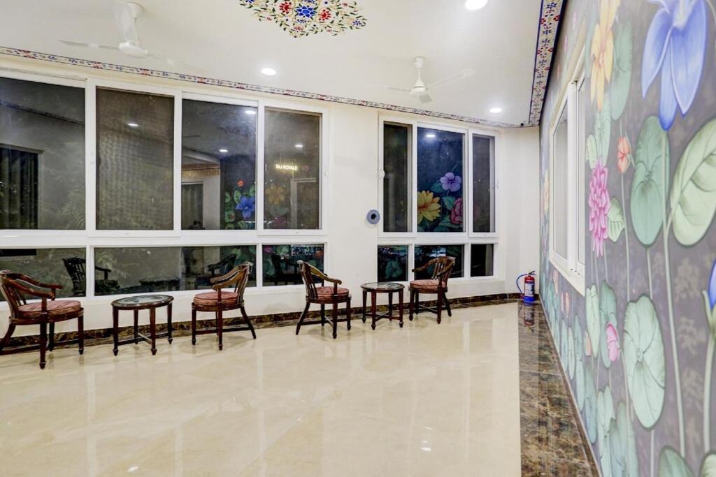 The Royal Ville Agra - Family & Corporate Hotel Exteriör bild