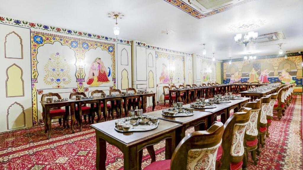 The Royal Ville Agra - Family & Corporate Hotel Exteriör bild